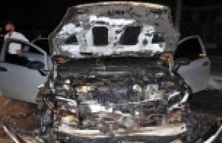 OTOMOBİL CAYIR CAYIR YANDI