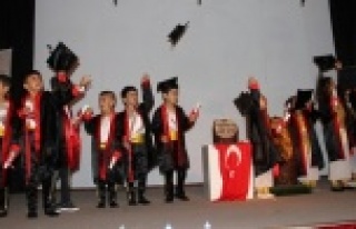 PERİ'DE MEZUNİYET COŞKUSU