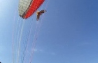 YAMAÇ PARAŞÜTÇÜSÜ KARTAL SALDIRISINA UĞRADI