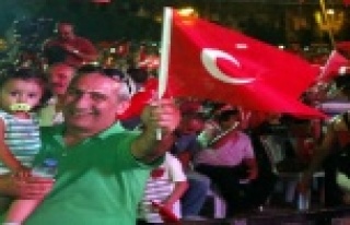 DEMOKRASİ NÖBETİ 10.GÜNÜNDE DE DEVAM ETTİ