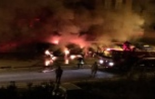 GALERİDEKİ LÜKS ARAÇLAR YAKILDI