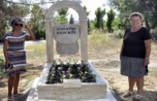 ÖLEN KOCASINA ÖYLE BİR MEZAR YAPTI Kİ...