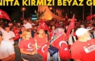 SABAHA KADAR DEMOKRASİ NÖBETİ TUTTULAR