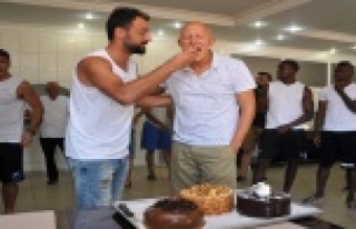 SEZER'E DOĞUM GÜNÜ SÜRPRİZİ