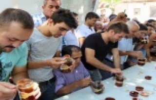 15 DAKİKADA 2 KİLO 300 GRAM BAL YEDİ