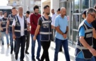 ALANYA'DA FETÖ ŞÜPHELİSİ 29 KİŞİ ADLİYEYE...