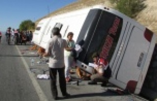 ALANYA OTOBÜSÜ KAZA YAPTI: 9 YARALI VAR