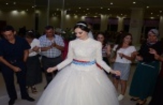 KOMŞUDA DAMATSIZ DÜĞÜN