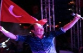 DEMOKRASİ NÖBETİNDE SÜMER EZGÜ COŞKUSU