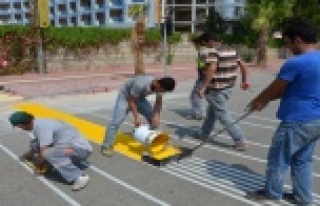 GÖRME ENGELLİLERE YAYA GEÇİDİ