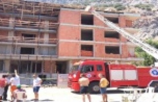 İNŞAATTA GÖÇÜK: 3 YARALI