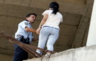 YURTTA SÜRESİ DOLUNCA İNTİHARA KALKIŞTI