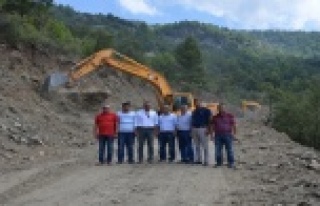 BÜYÜKŞEHİR ALANYA'DA YOLLARI GENİŞLETİYOR