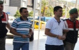 Tatil yaparken yakalanan iki FETÖ şüphelisi adliyede