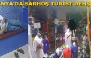 2 işyerinin camlarını kırdı