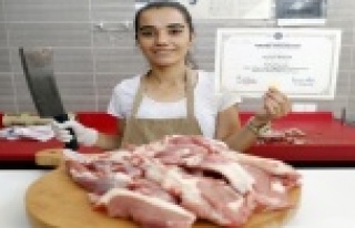 Atanaması çıkmayan bayan öğretmen kasap oldu