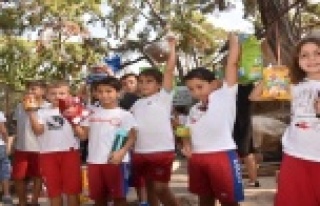 Bahçeşehir öğrencilerinden Hayvan barınağına...