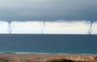 Denizde aynı anda üç hortum şaşkına çevirdi