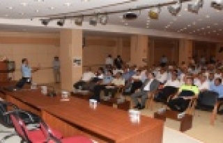 Emniyetten okul servisçilerine eğitim semineri
