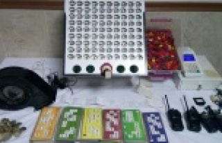 Jandarma, 54 kişiyi kumar oynarken bastı