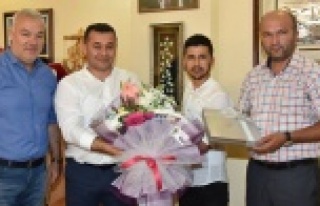 Prestij caddesi esnafından çiçekli teşekkür