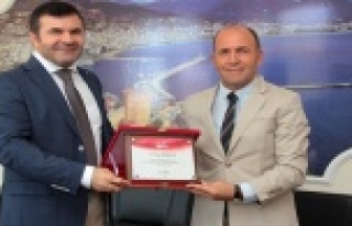 Tanrıseven'e teşekkür plaketi