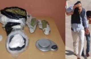 Valizdeki esrar kokmasın diye naftaline sarmışlar