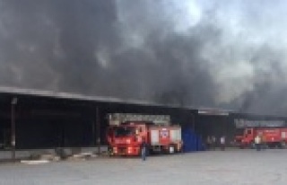 Yaş Sebze ve Meyve Hali'nde yangın