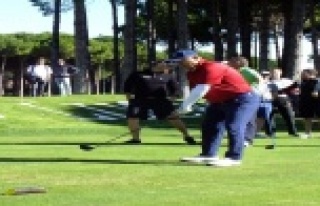 Bakan Çavuşoğlu golf sahasında