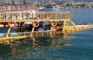 Gezi teknesinde batma paniği