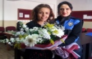 Polisler, şehit eşi öğretmeni unutmadılar