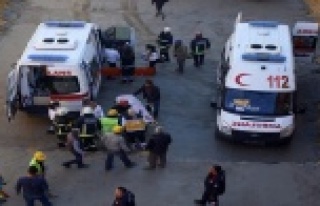 Alt geçit iskelesi çöktü: 3 işçi yaralandı