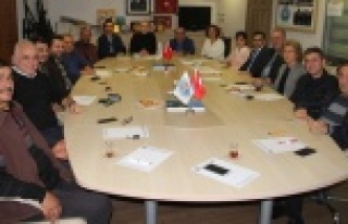 Anıt önüne davet etti