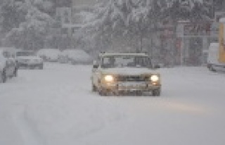 Antalya'da kar yağışı okulları tatil ettirdi