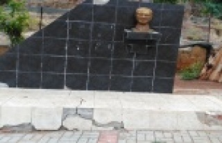 Ata'mıza çirkin saldırı