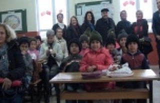 AYMÖD  köy okullarını sevindirdi