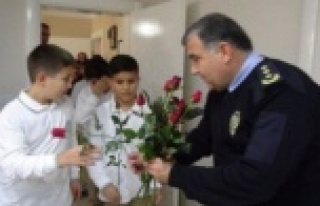 Her şehit için bir gül