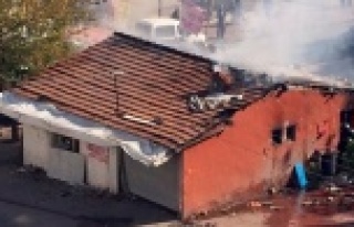 Hurda dolu depoda korkutan yangın