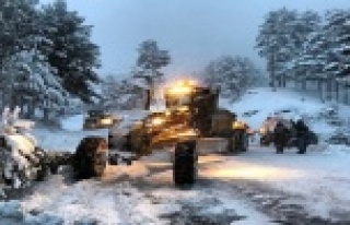 Karda mahsur kalanları Büyükşehir Ekipleri kurtardı