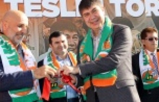 Otobüsü teslim eden Türel'den yeni müjde