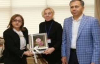 Bayan başkana Alanya hediyesi