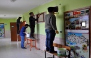 FETÖ'den alınan okulu imamlar boyadı