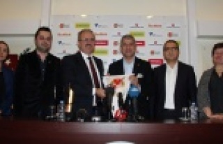 "FETÖ ilk darbeyi gazetecilere vurdu"