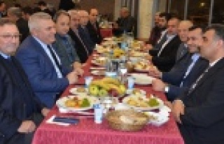 Hal derneği yemekte buluşturdu