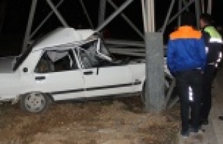 Hurdaya dönen araçtan sağ kurtuldu