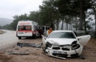 iki ayrı trafik kazası: 1’si ağır 6 yaralı