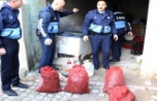 Midye çuvalları kümesten çıktı