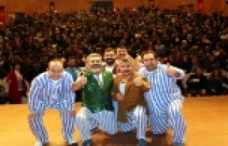 'Pijamalı Adamlar' kahkahaya boğdu