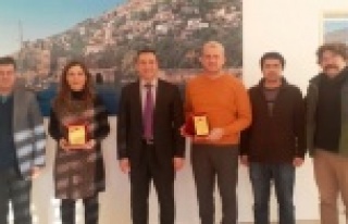 Satranç destekçilerine teşekkür plaketi