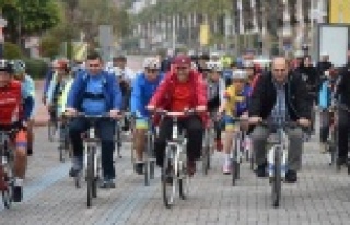 Yücel'den bisikletli start